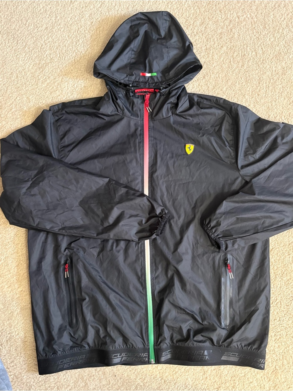 NEW NO TAG Men's Ferrari, rain, jacket  Black Hooded Windbreaker Jacket  Zip. XL